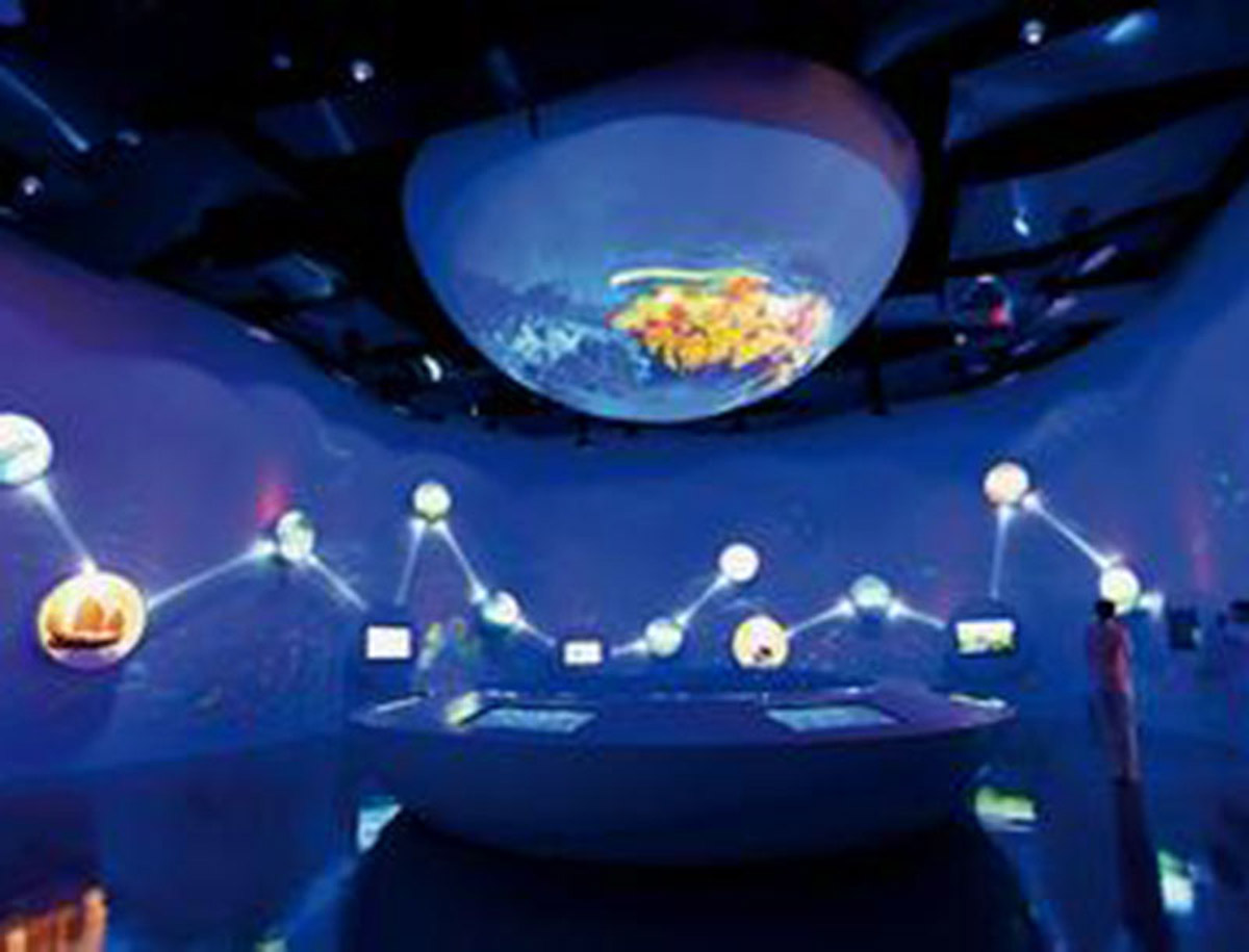 琼山模拟体验球幕悬浮影院