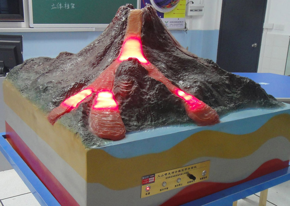 市南模拟体验火山喷发模拟