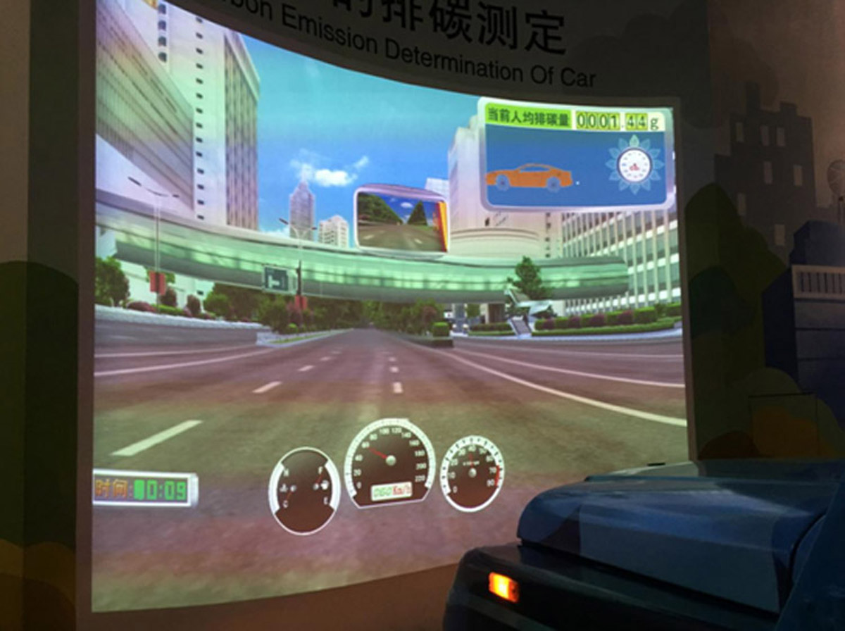 模拟体验虚拟驾驶.jpg