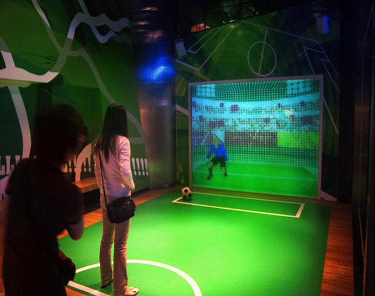 模拟体验虚拟射门,虚拟足球.jpg