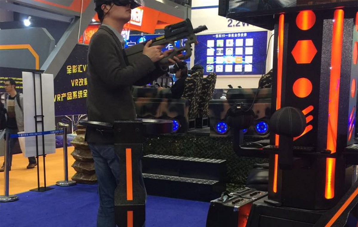 海伦模拟体验VR游戏跑步机